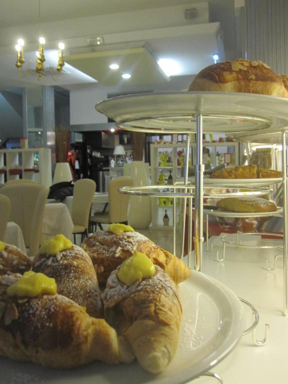 Hotel La Perla Rimini Dış mekan fotoğraf